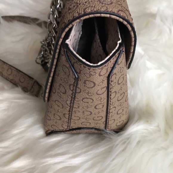 GUESS LOGO SLING BAG - Picture 6 of 8